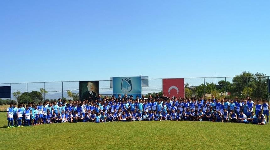 Yunusemre&rsquo;nin futbol kursuna yoğun ilgi