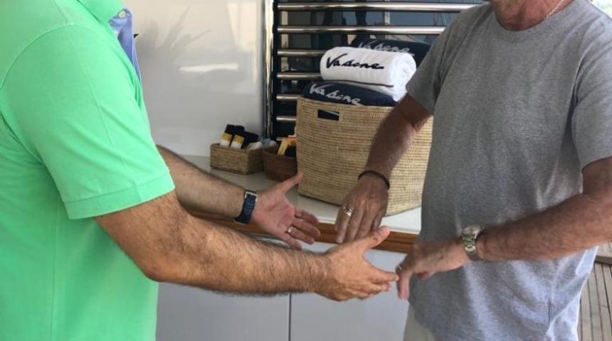 Başkan Günel, dünyaca ünlü gitarist Eric Clapton ile buluştu