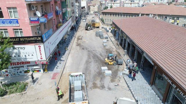 Saatçi Hoca Caddesi’nde sıcak asfalt serimi için hazırlıklar sürüyor