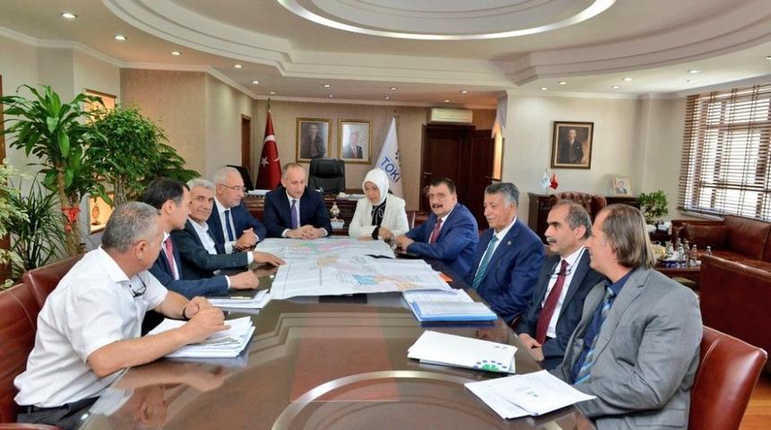 G&uuml;rkan, Cumhurbaşkanı Erdoğan&rsquo;ı festivale davet etti