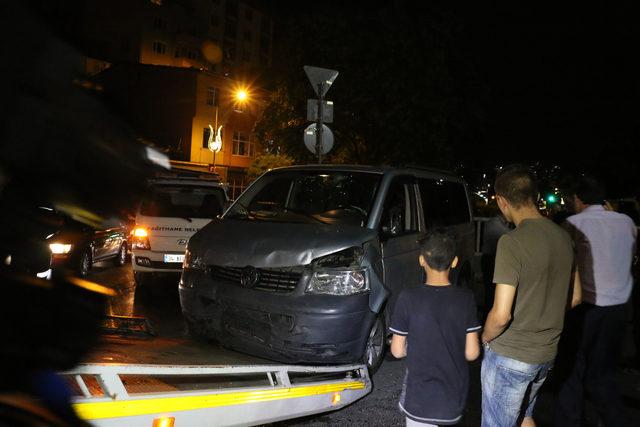 Kağıthane'de kalp spazmı geçirdiği iddia edilen sürücü, halk otobüsüne çarptı