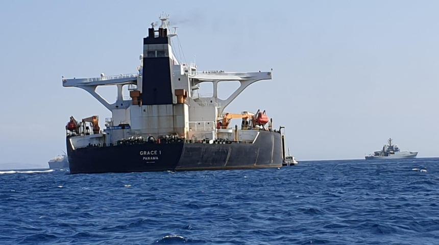 Körfez'de gerilim tırmandı! Petrol tankerini durdurmaya çalıştı