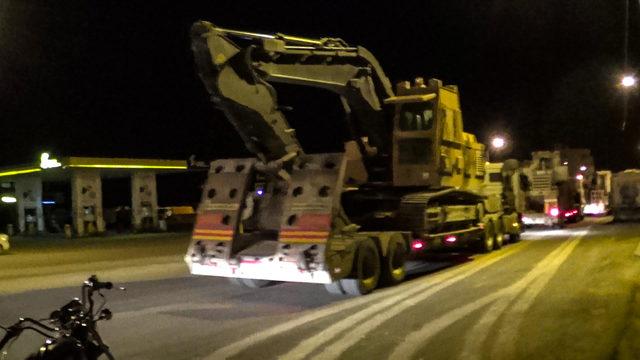 Suriye sınırına askeri iş makinesi sevkiyatı