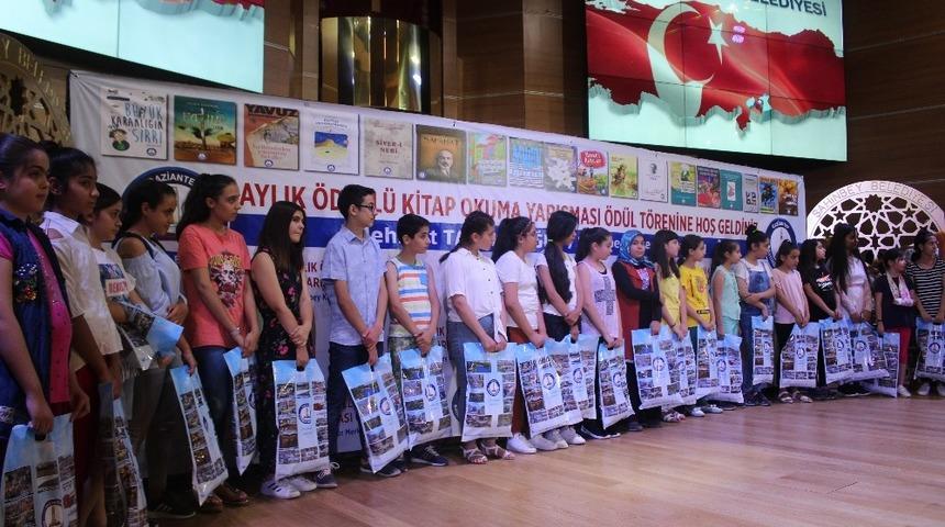 Başarılı 573 öğrenciye eşofman takımı