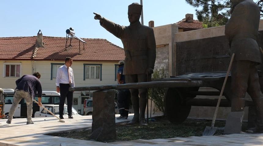 Kurtuluş Savaşı&rsquo;nın sembol&uuml; &rsquo;&rsquo;Kırık Kağnı ve &Uuml;&ccedil; Komutan Anıtı&rsquo;&rsquo; bakıma alındı