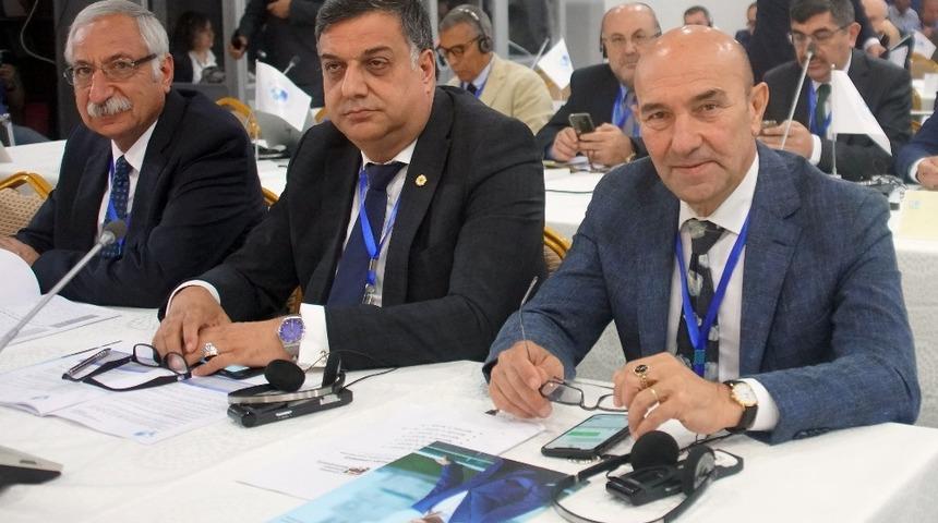 İzmir d&uuml;nya sahnesinde