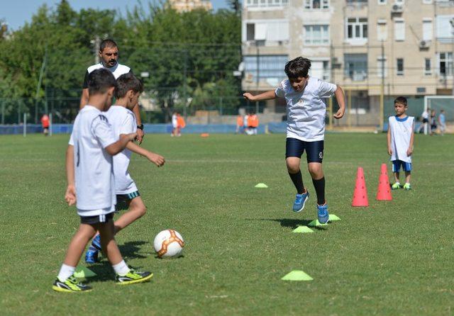 Geleceğin yıldızları Muratpaşa’da yetişiyor