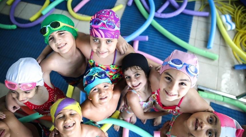 &Ccedil;ocuklara y&uuml;zme, velilere pilates