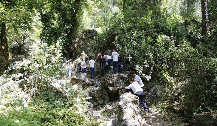 Kiremit Oluk Kanyonunda çöp temizliği G3