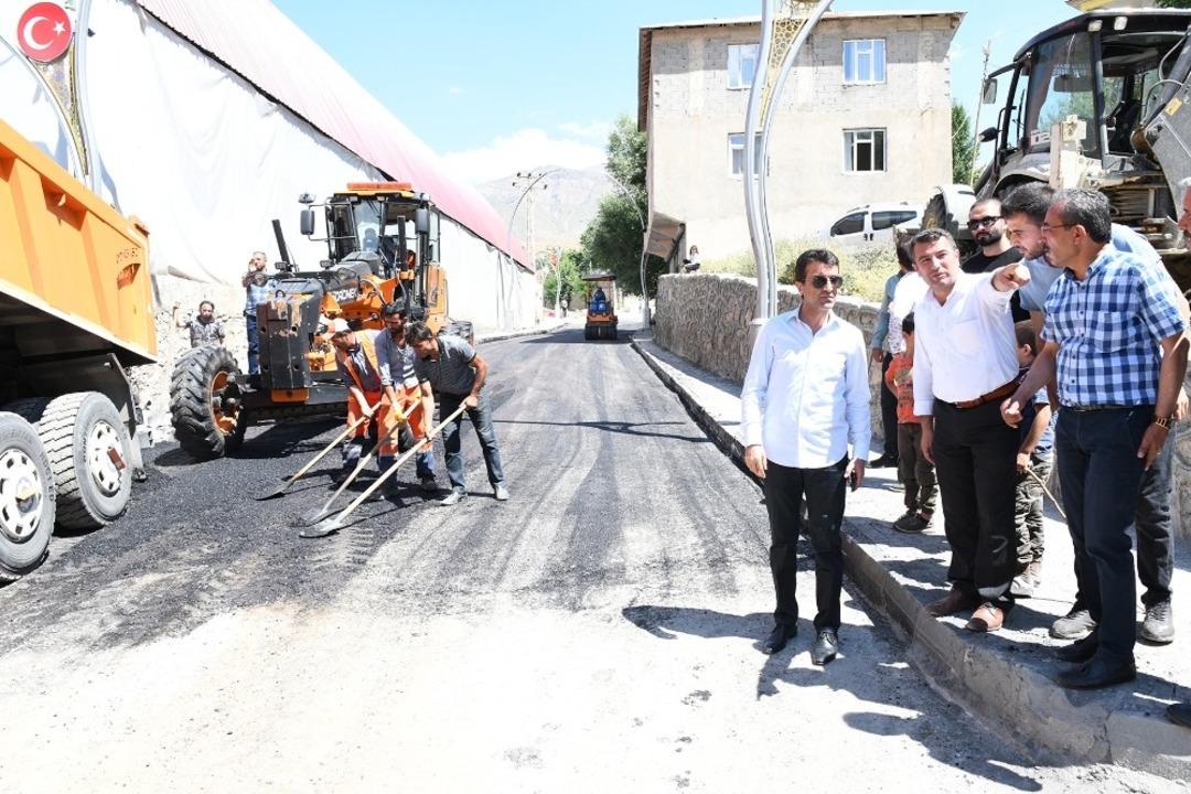 &Ccedil;atak&rsquo;ta tahrip olan yollar yenileniyor