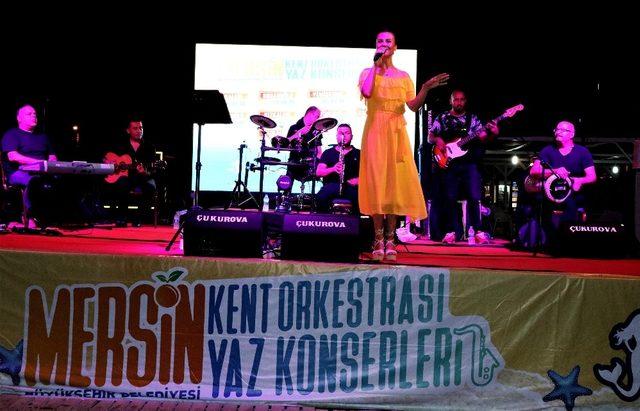 Dalga sesleri eşliğinde yaz konserleri