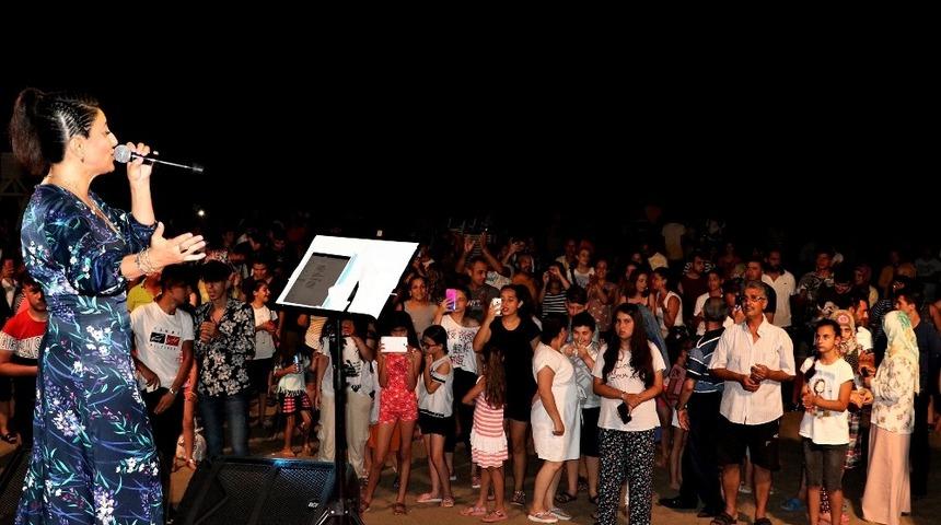 Dalga sesleri eşliğinde yaz konserleri