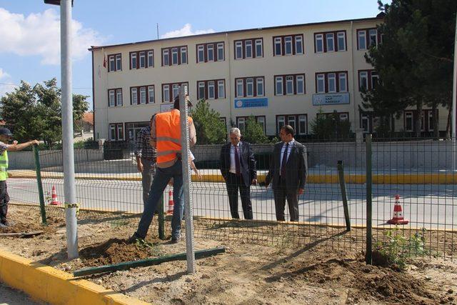 Dumlupınar’da çevre düzenleme ve peyzaj çalışmaları