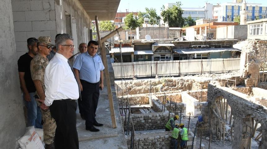 Tarihi Tuz Hanı inşaatı hızla y&uuml;kseliyor