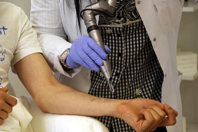 Polis ve asker olmak isteyenler, d&ouml;vme sildiriyor 3