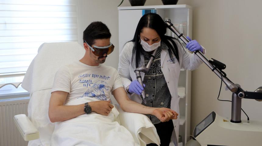 Polis ve asker olmak isteyenler, d&ouml;vme sildiriyor