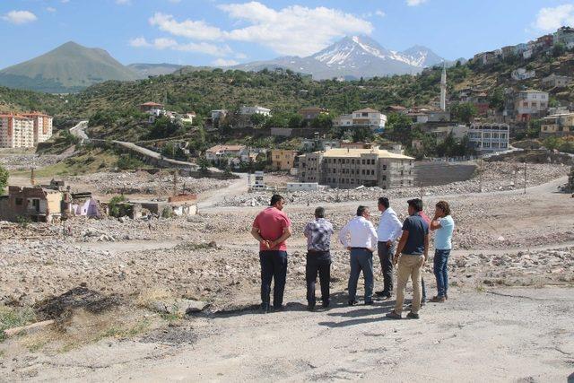 Hacılar’da büyük dönüşümde yeni konutlar için yıkım tamamlandı