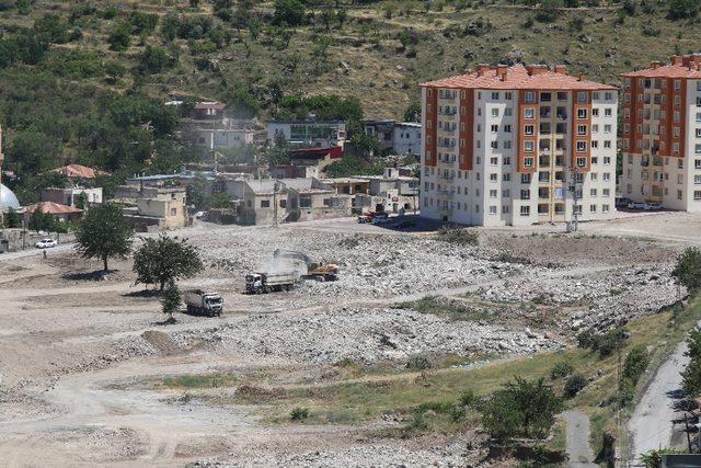 Hacılar’da büyük dönüşümde yeni konutlar için yıkım tamamlandı