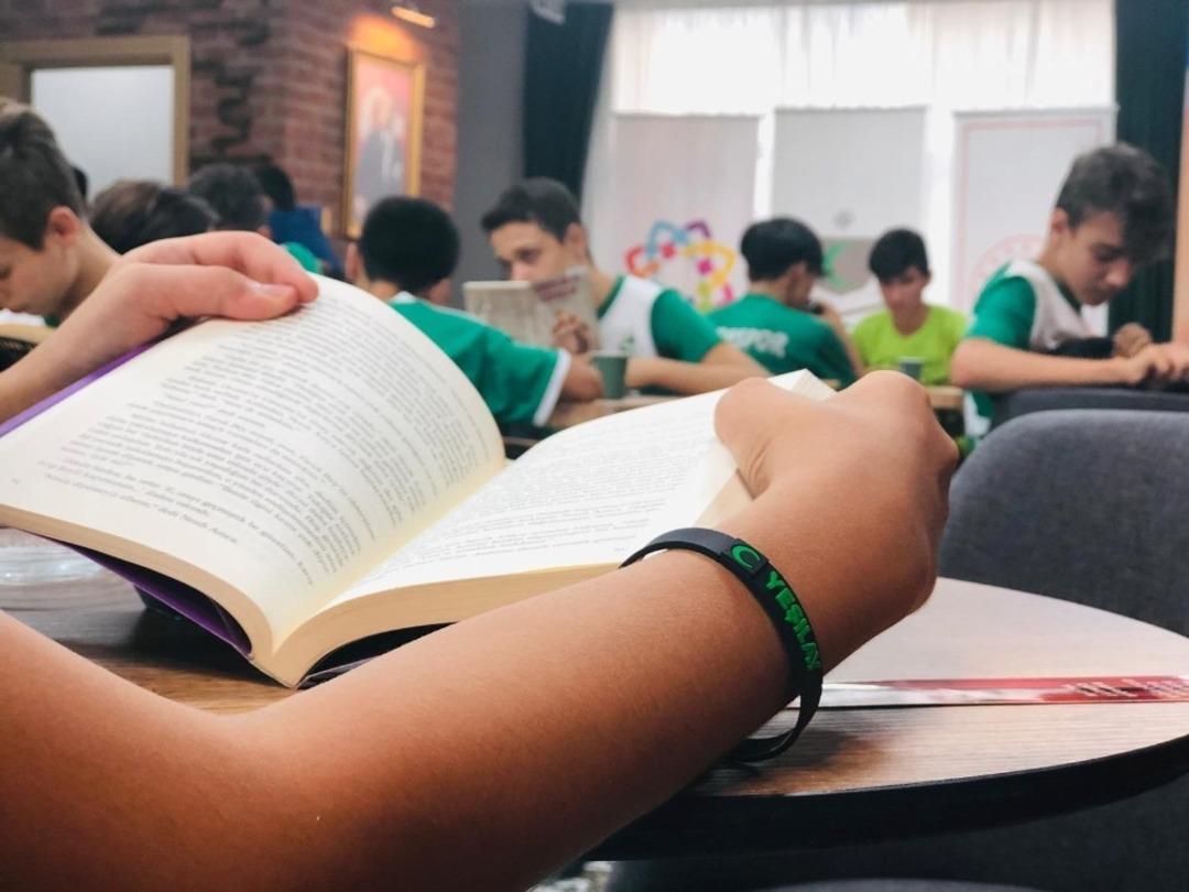 Yeşil sahanın gen&ccedil;leri kitaba doydu