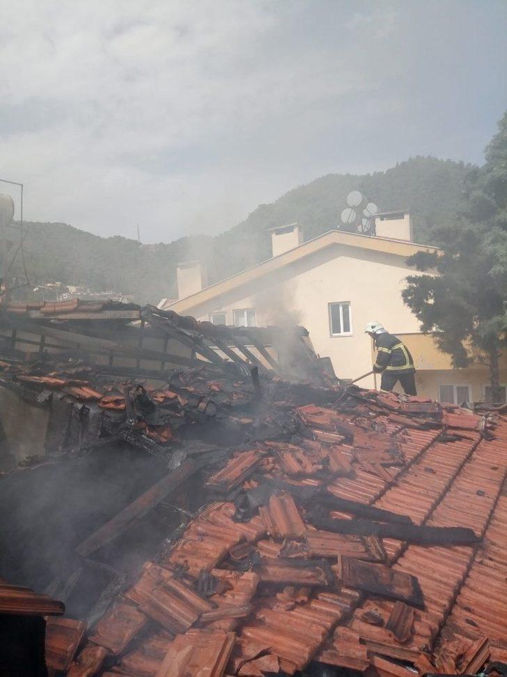 Marmaris’teki yangında 4 daire kullanılamaz hale geldi G5