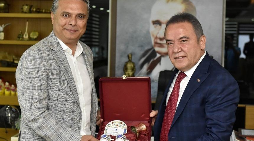 Başkan Muhittin Böcek,  Ümit Uysal’la bir araya geldi