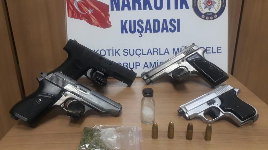 Kuşadası&rsquo;nda uyuşturucu operasyonu; 3 g&ouml;zaltı