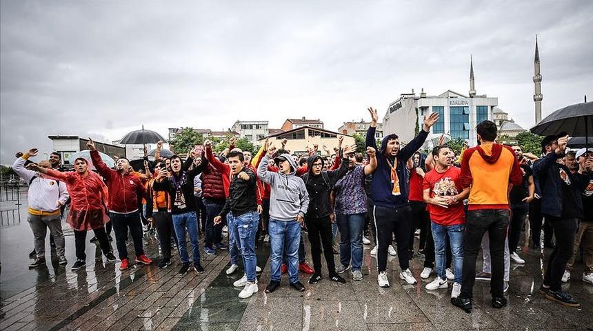 Galatasaray taraftarından protesto