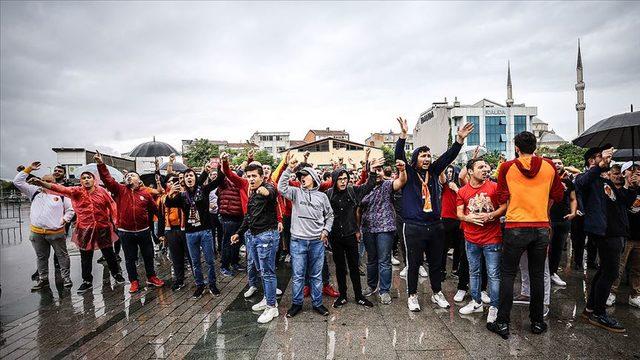 Galatasaray taraftarından protesto
