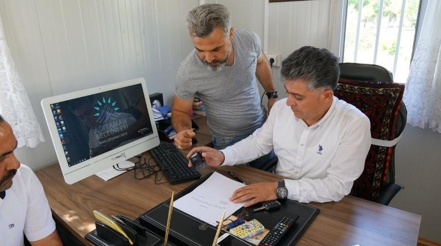 Adıyaman&rsquo;da 33 mahalle muhtarına bilgisayar