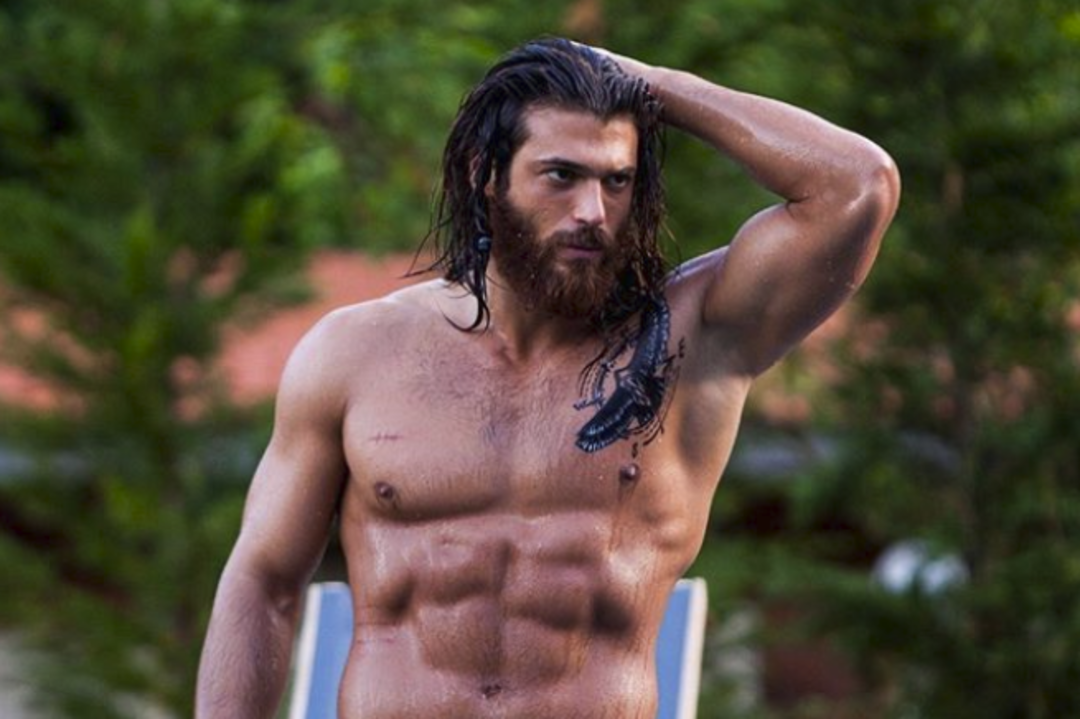 Can Yaman hayranının kendisini denize atması hakkında konuştu