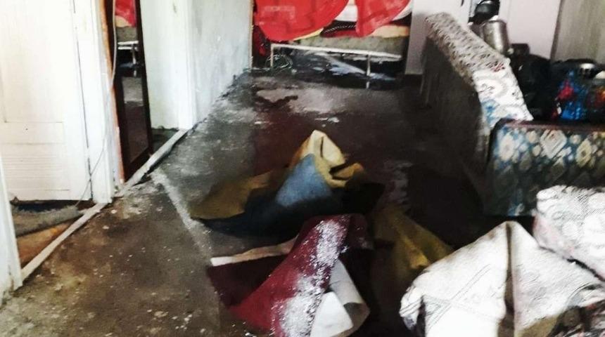 8 n&uuml;fuslu Aktaş ailesinin evi sular altında kaldı