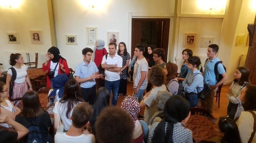 Gen&ccedil; At&ouml;lye&rsquo;de dersler devam ediyor