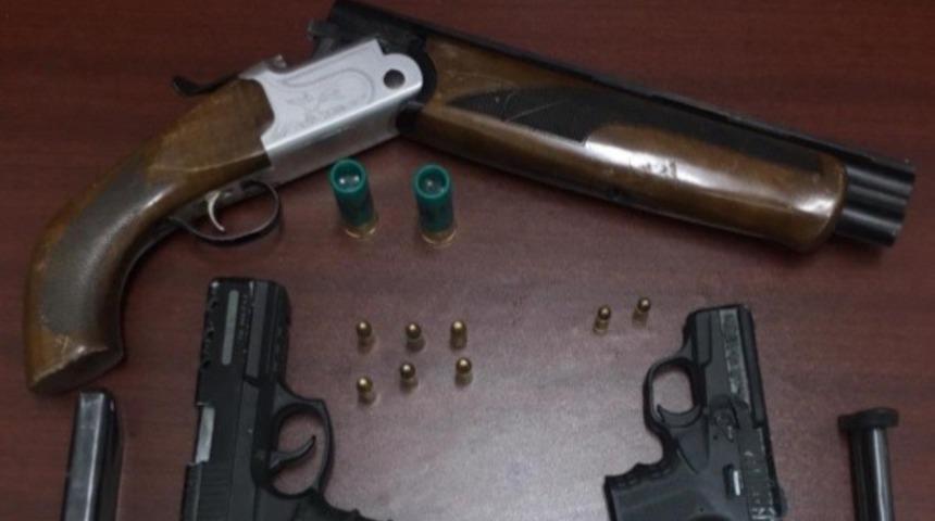 Ereğli&rsquo;de iş yerinde silah bulunduran 3 şahıs g&ouml;zaltına alındı