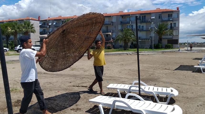 Fırtınanın vurduğu Ayvalık'ta hayat normale d&ouml;nd&uuml;