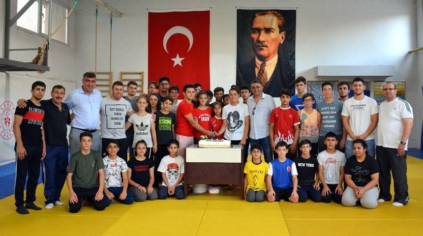 Başarılı judocular ödüllendirildi