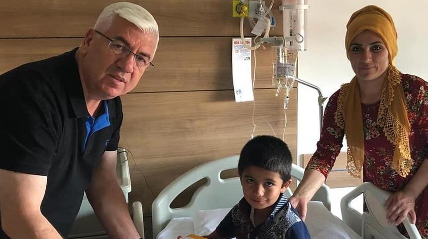 Başkan Y&uuml;ksel s&uuml;nnet olan &ccedil;ocukları ziyaret etti