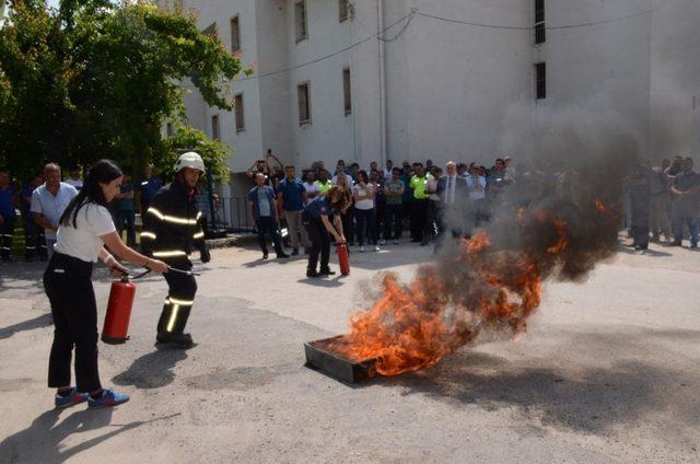 Emniyet personeli yangın tatbikatı yaptı