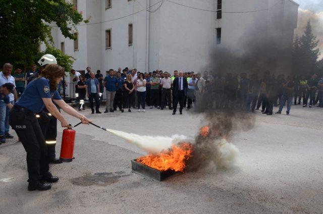 Emniyet personeli yangın tatbikatı yaptı