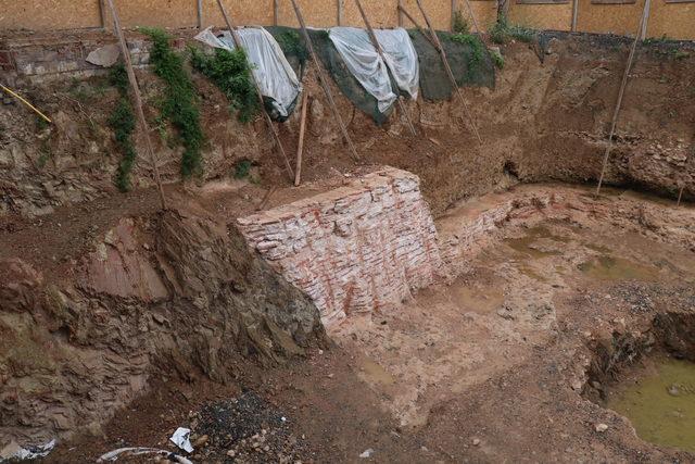 Kadıköy'de inşaat kazısında tarihi kalıntılar çıktı