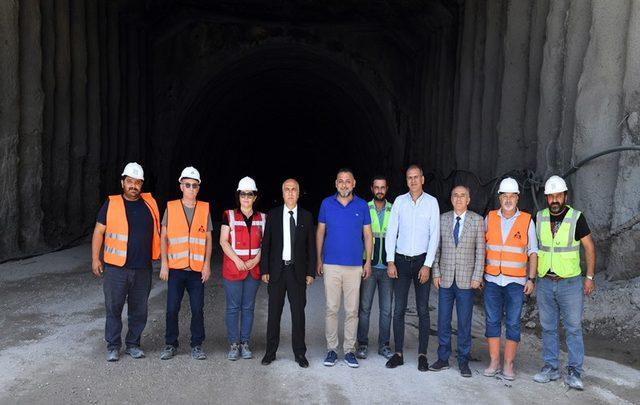 Vali Hasan Karahan 4 kenti birbirine bağlayacak, Honaz Tüneli’nin tamamlanan sol tüpünden araçla geçti