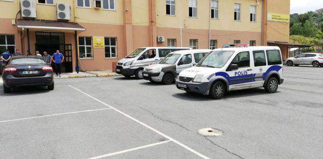 Beykoz Anadolu Lisesi&rsquo;ne haciz geldi, &ouml;ğrenciler şaşkına d&ouml;nd&uuml; 3