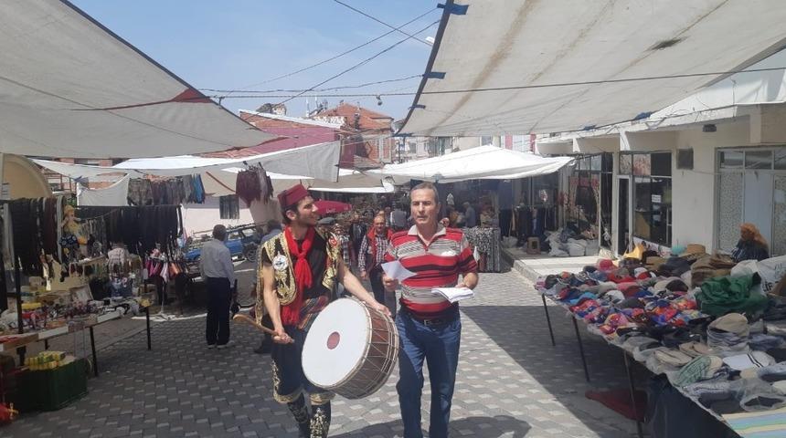 Selendili gen&ccedil;lere davullu &ccedil;ağrı