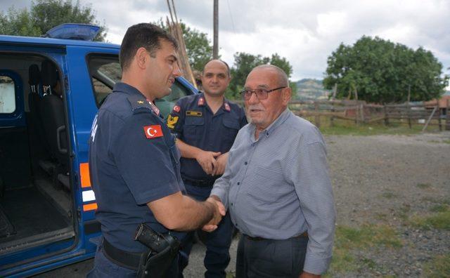 Komutanlar 15 Temmuz şehidini mezarının başında ziyaret ettiler