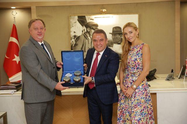 Dünya Şampiyonu Navko’dan Başkan Böcek’e davet