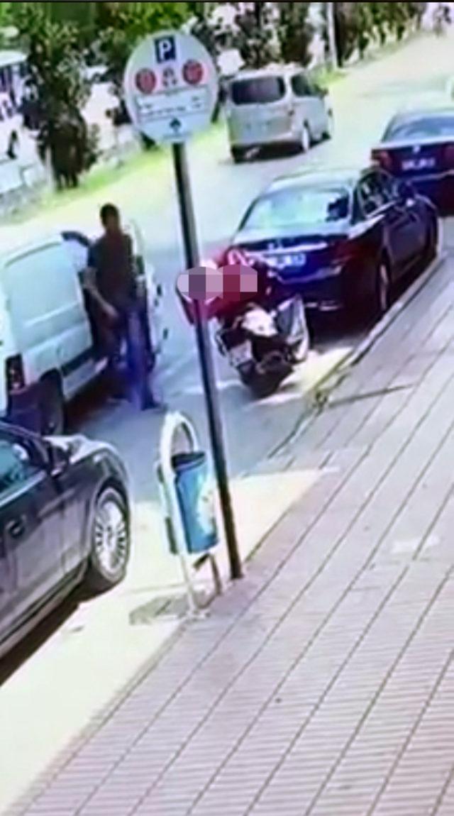 Kuryenin motosikletinden sipariş yemekleri çaldı