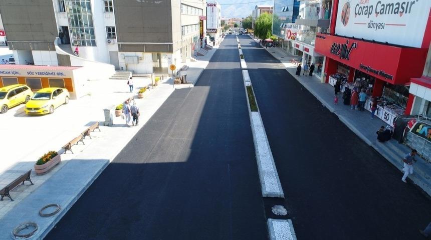 Erzincan Belediyesi asfalt &ccedil;alışmalarına hız verdi