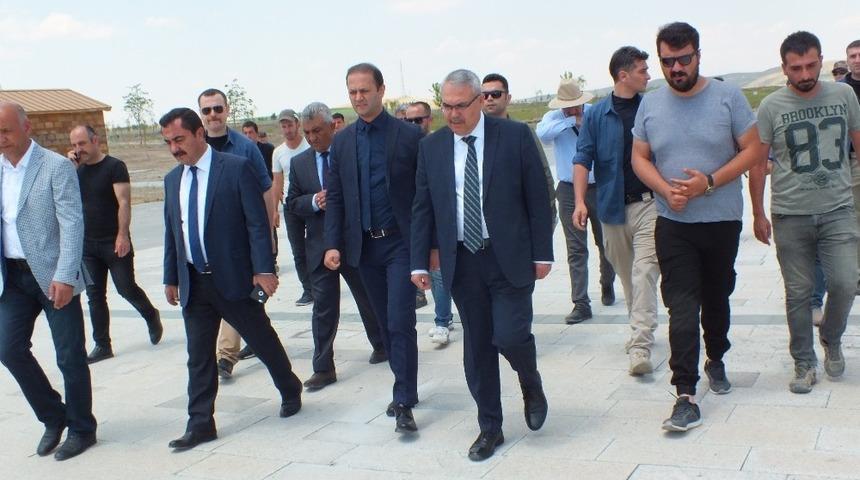 Muş Valisi Gündüzöz Malazgirt’te