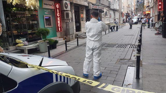 Beşiktaş'ta apartman yöneticisi tartıştığı dükkan sahibini bacağından vurdu