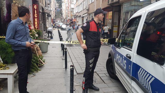 Beşiktaş'ta apartman yöneticisi tartıştığı dükkan sahibini bacağından vurdu