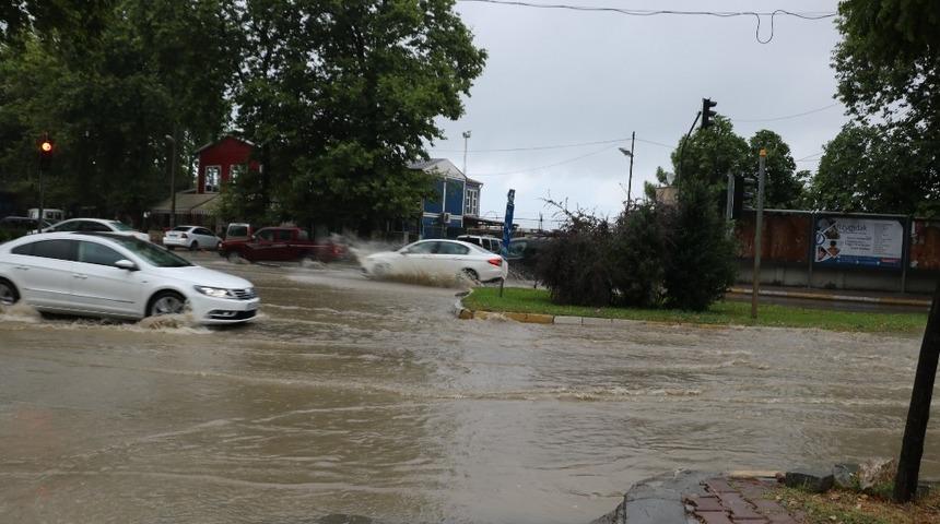 Zonguldak&rsquo;ta şiddetli yağmur yolları g&ouml;le &ccedil;evirdi